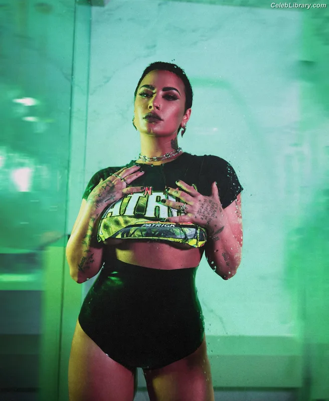 Demi Lovato photo 4 of 1234