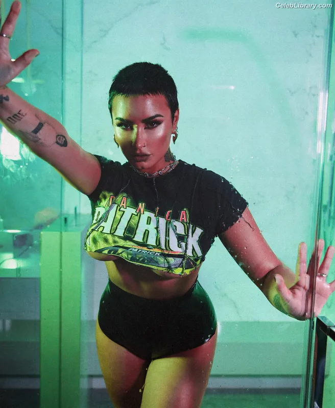Demi Lovato photo 5 of 1234