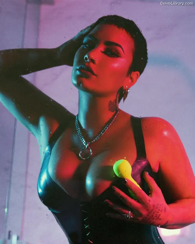 Demi Lovato photo 6 of 1234