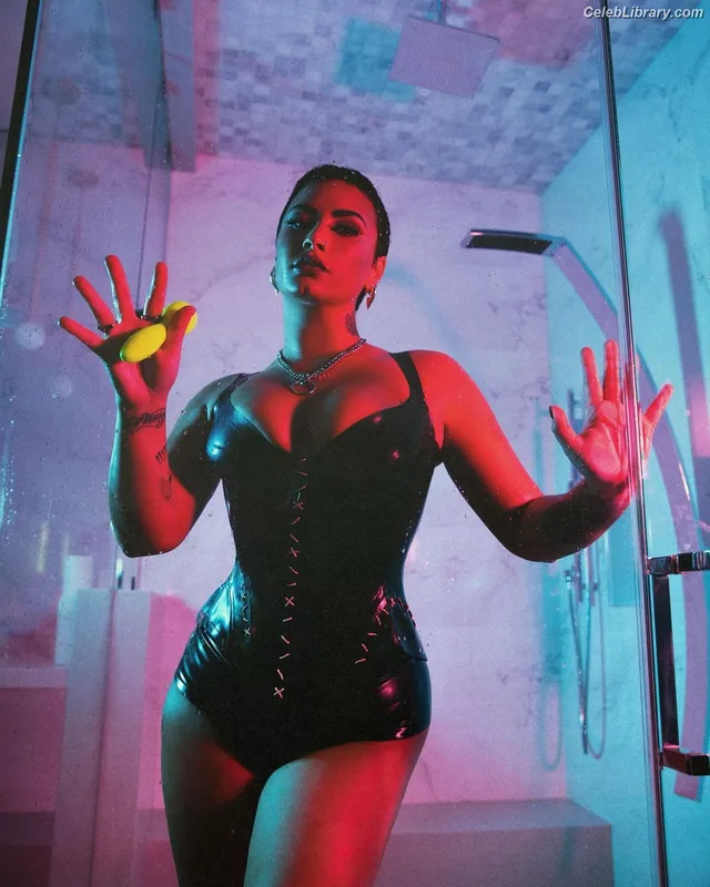 Demi Lovato photo 8 of 1234
