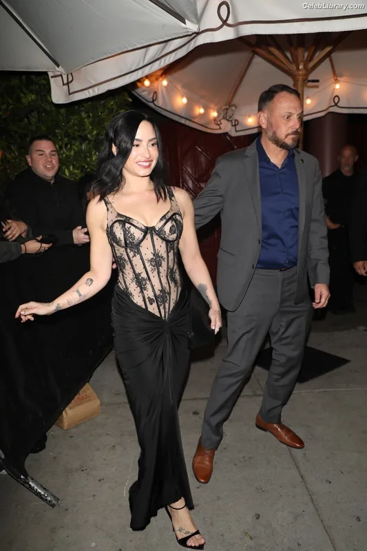 Demi Lovato photo 2 of 1234