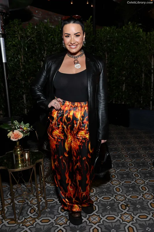 Demi Lovato photo 5 of 1234