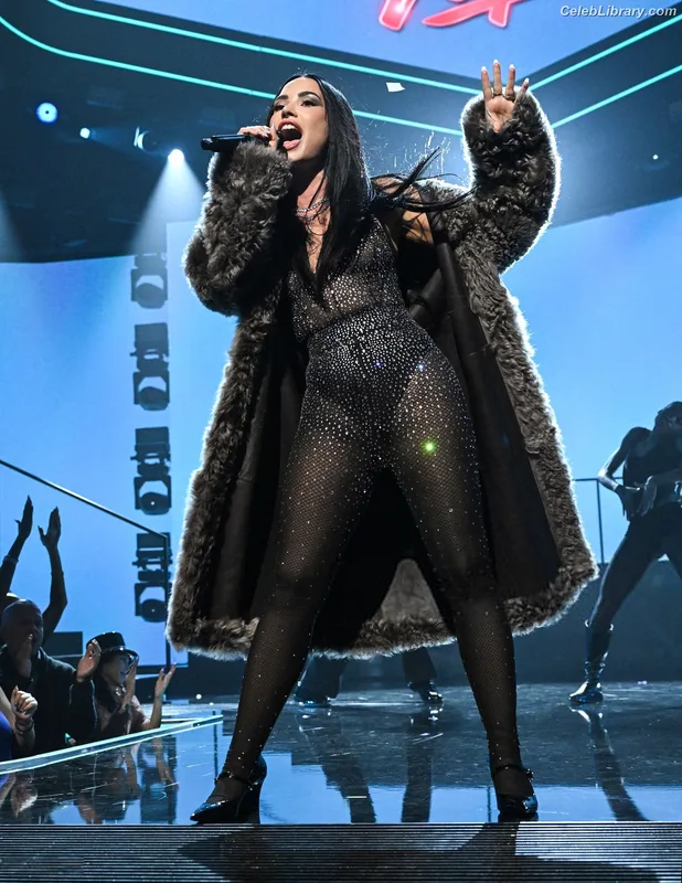 Demi Lovato photo 7 of 1234