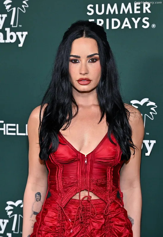 Demi Lovato photo 15 of 1234
