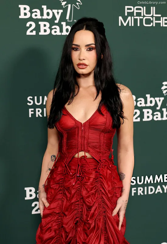 Demi Lovato photo 21 of 1234