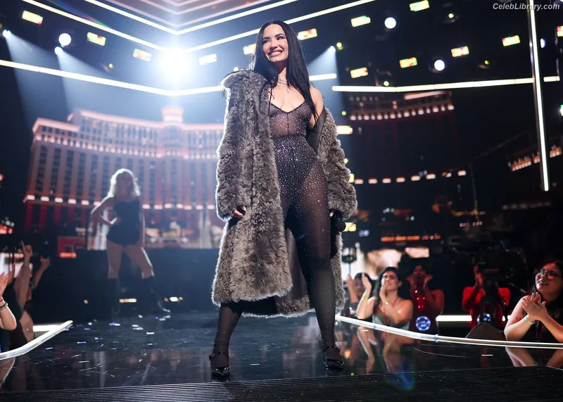 Demi Lovato photo 3 of 1234