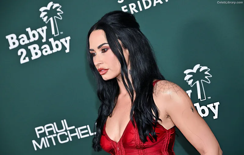 Demi Lovato photo 5 of 1234