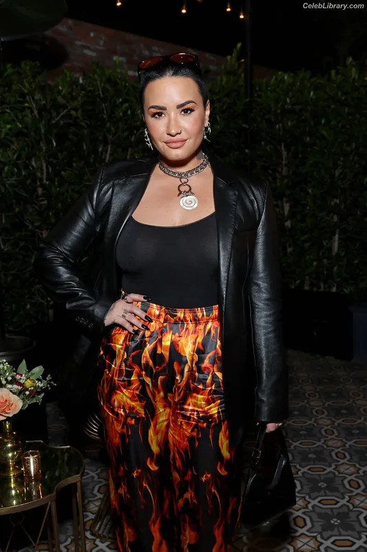 Demi Lovato photo 9 of 1234