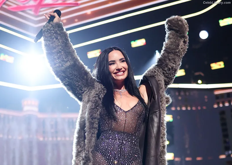 Demi Lovato photo 17 of 1234