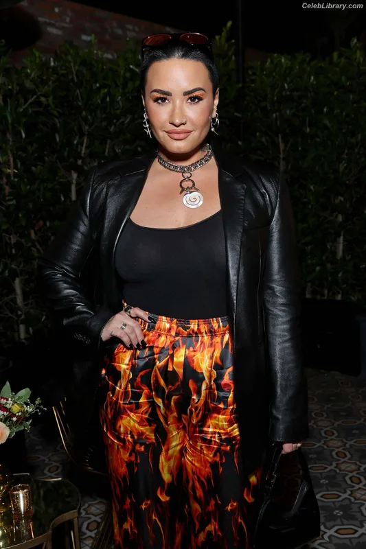 Demi Lovato photo 5 of 1234
