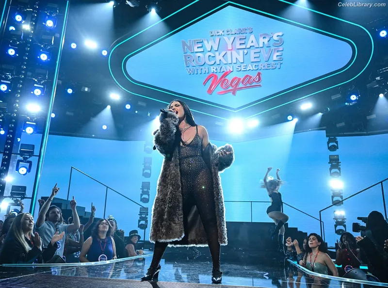 Demi Lovato photo 7 of 1234