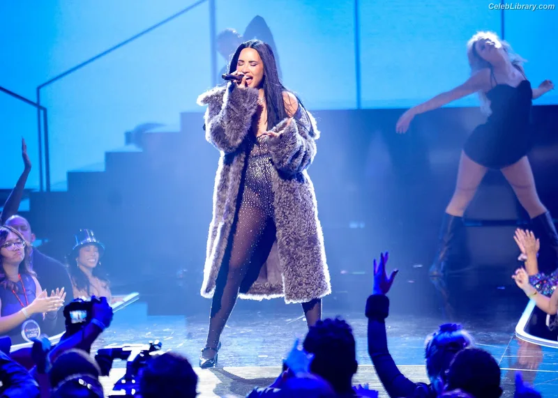Demi Lovato photo 8 of 1234