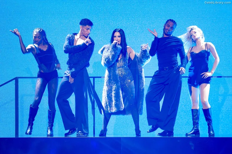 Demi Lovato photo 12 of 1234