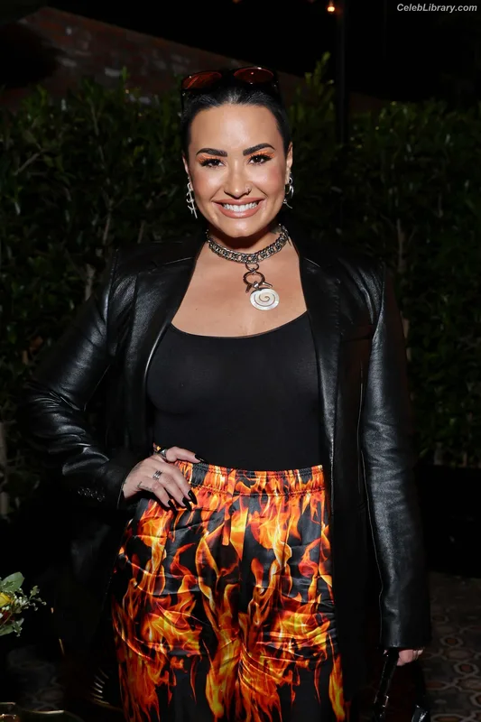Demi Lovato photo 16 of 1234