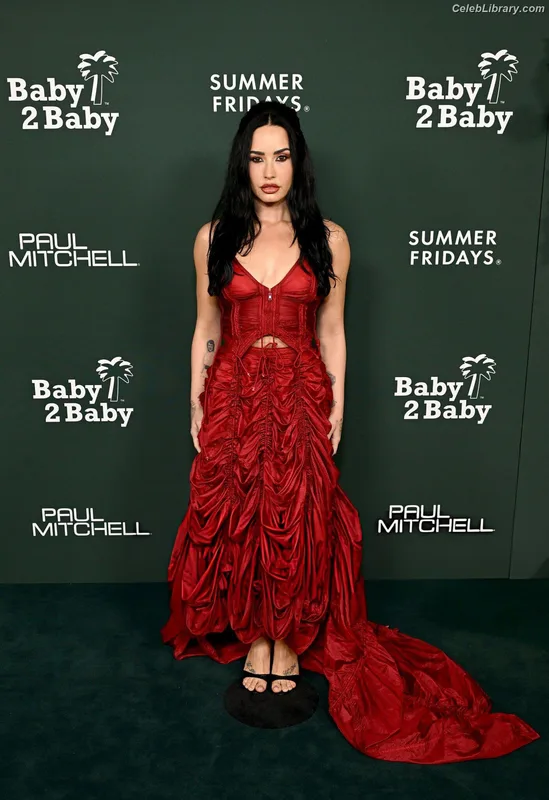 Demi Lovato photo 17 of 1234