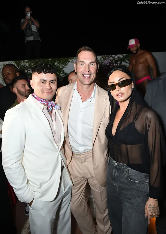 Demi Lovato photo 7 of 1234