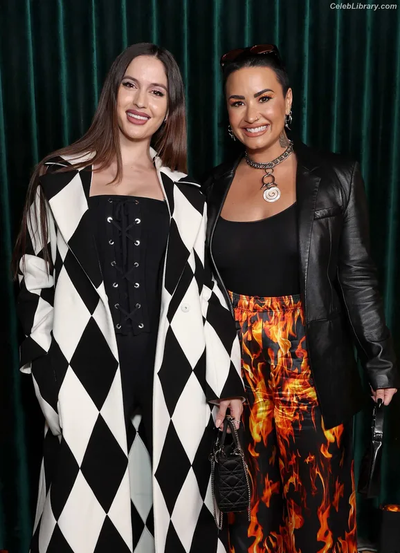 Demi Lovato photo 12 of 1234