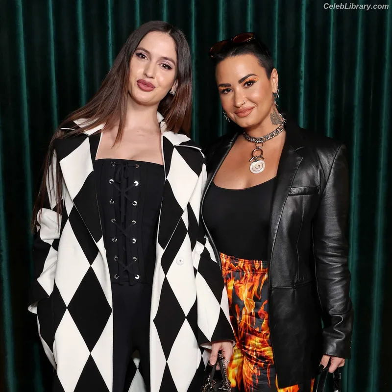 Demi Lovato photo 18 of 1234