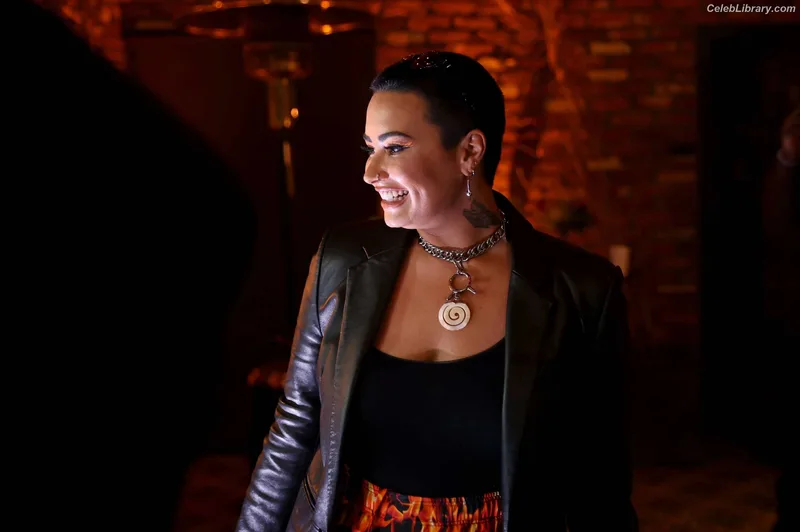 Demi Lovato photo 23 of 1234