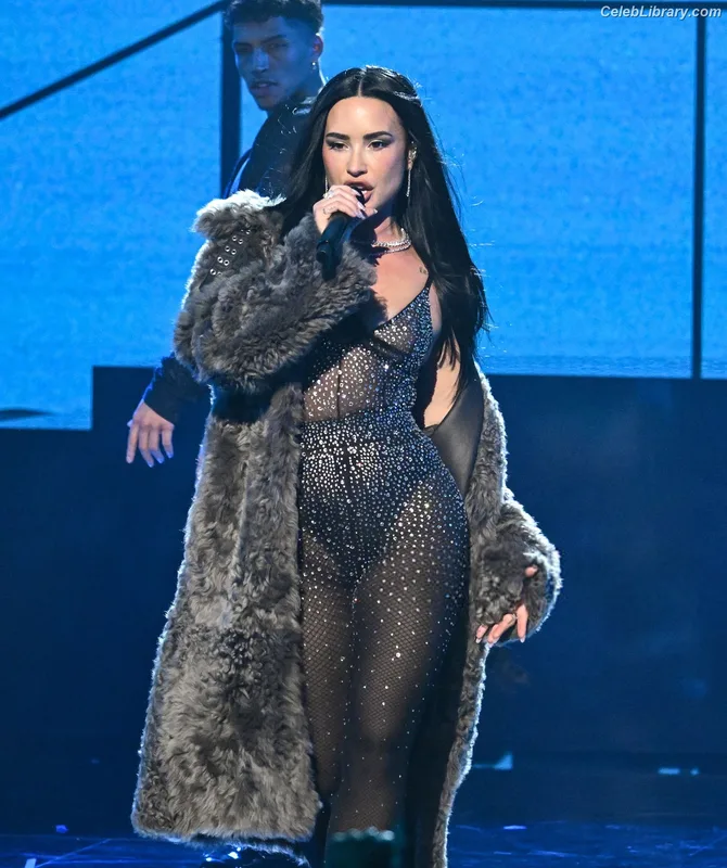 Demi Lovato photo 24 of 1234