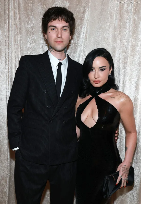 Demi Lovato photo 2 of 1234
