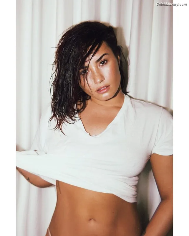 Demi Lovato photo 8 of 1234