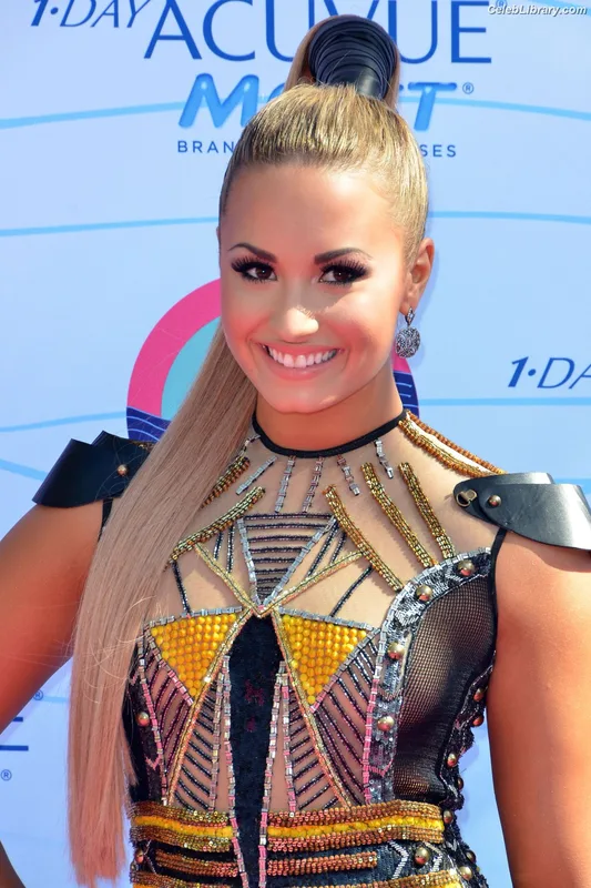 Demi Lovato photo 12 of 1234