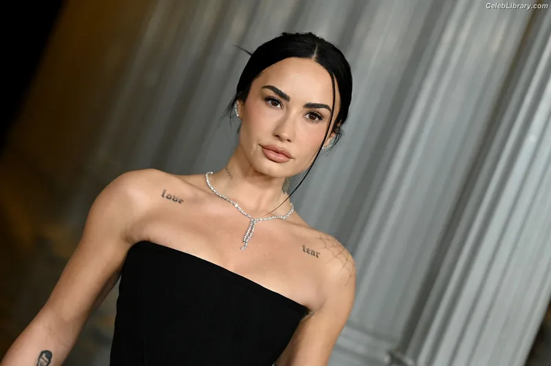 Demi Lovato photo 21 of 1234