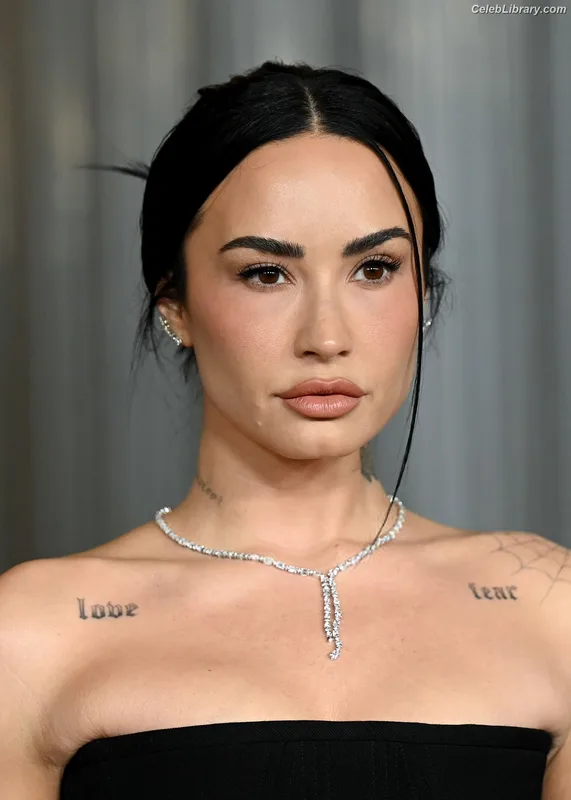 Demi Lovato photo 8 of 1234