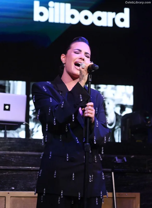 Demi Lovato photo 6 of 1234