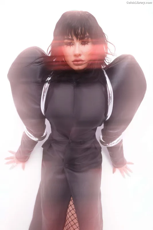 Demi Lovato photo 5 of 1234