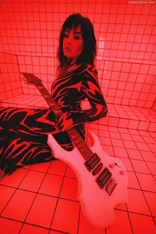Demi Lovato photo 12 of 1234