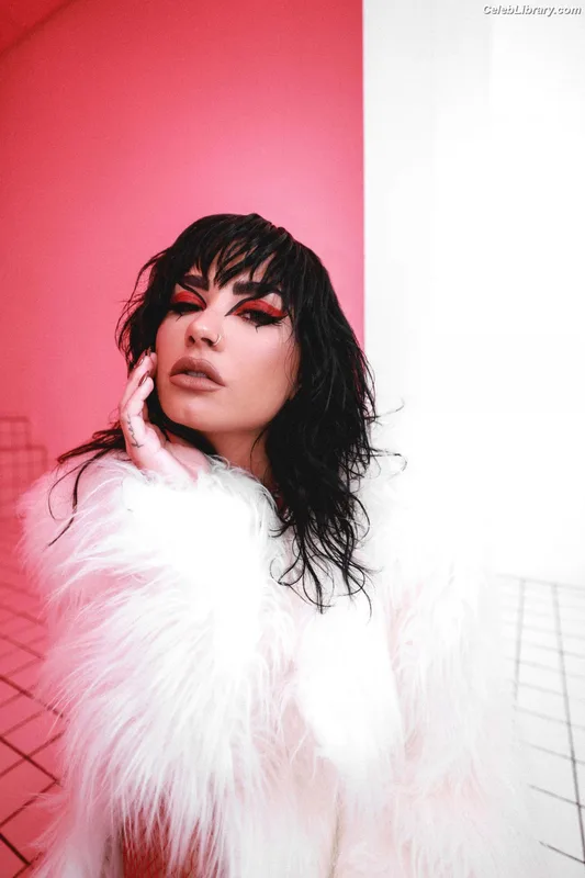 Demi Lovato photo 17 of 1234
