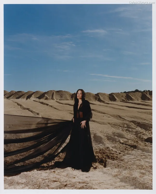 Demi Lovato photo 1 of 1234