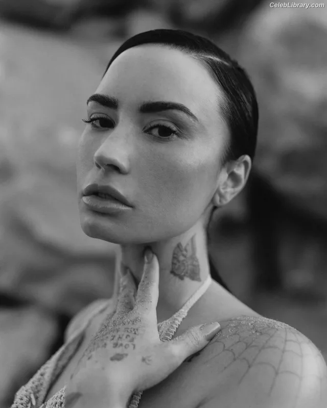 Demi Lovato photo 4 of 1234