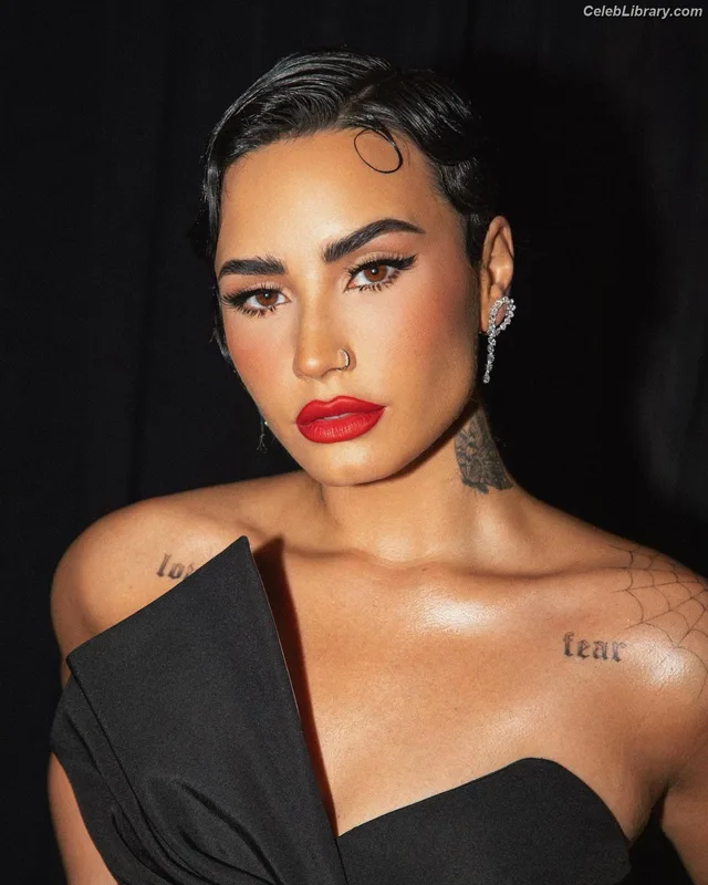 Demi Lovato photo 8 of 1234