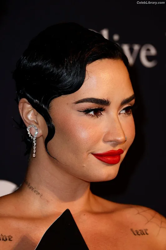 Demi Lovato photo 16 of 1234