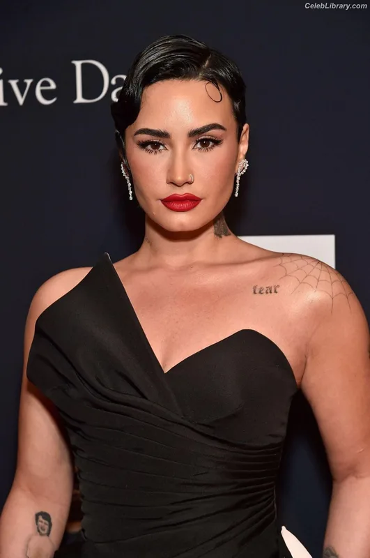 Demi Lovato photo 19 of 1234