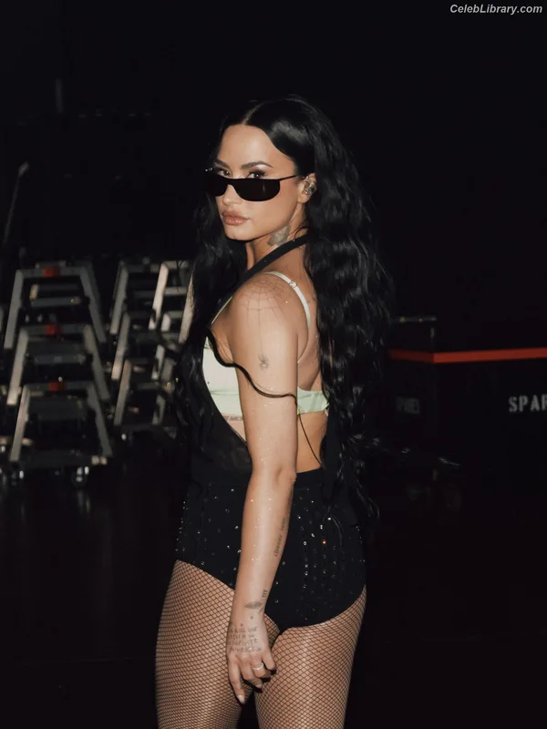 Demi Lovato photo 16 of 1234