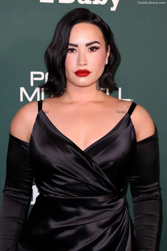 Demi Lovato photo 6 of 1234