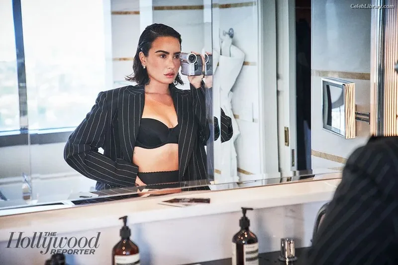 Demi Lovato photo 2 of 1234