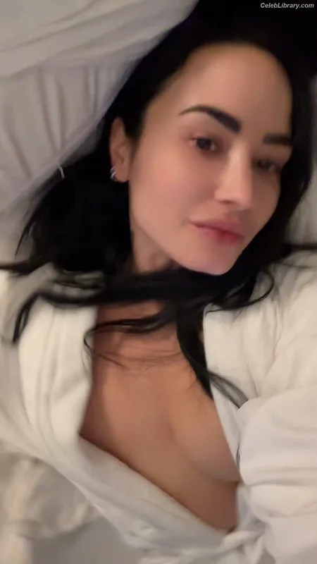 Demi Lovato photo 5 of 1234