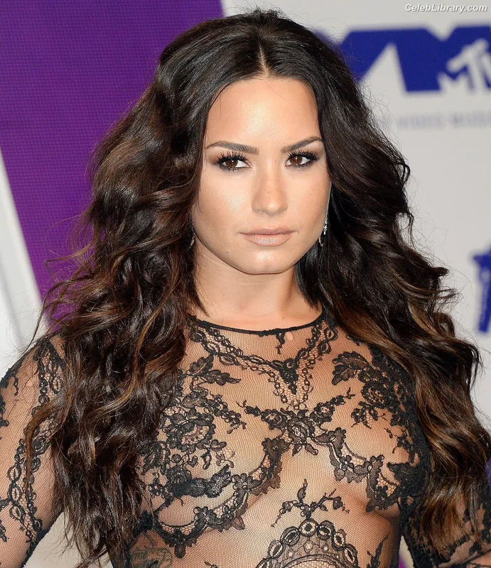 Demi Lovato photo 7 of 1234