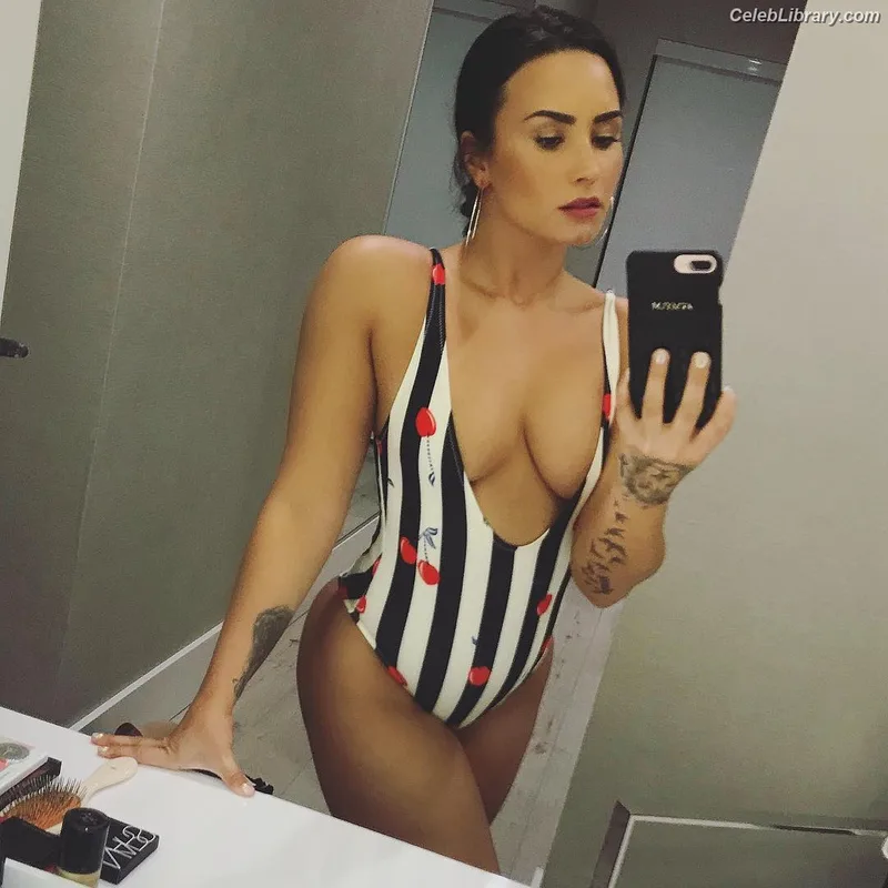 Demi Lovato photo 9 of 1234