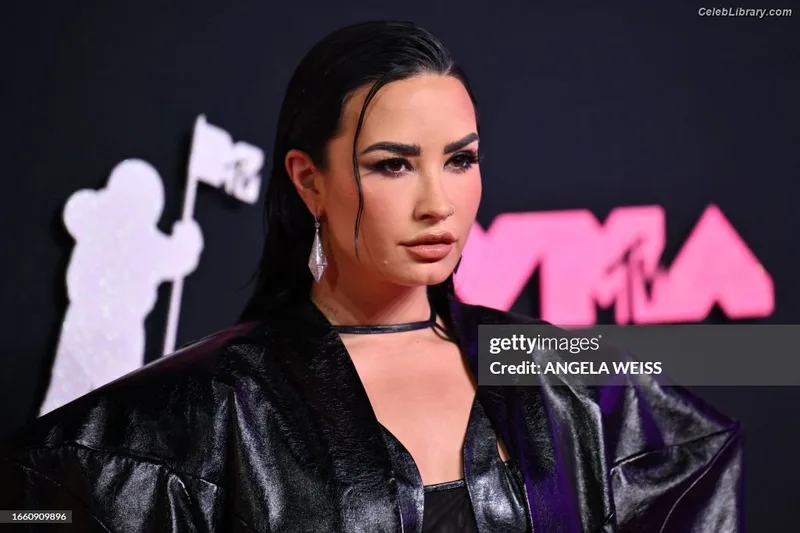 Demi Lovato photo 11 of 1234