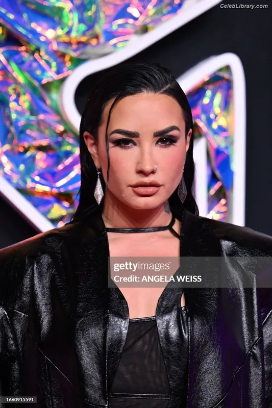 Demi Lovato photo 12 of 1234