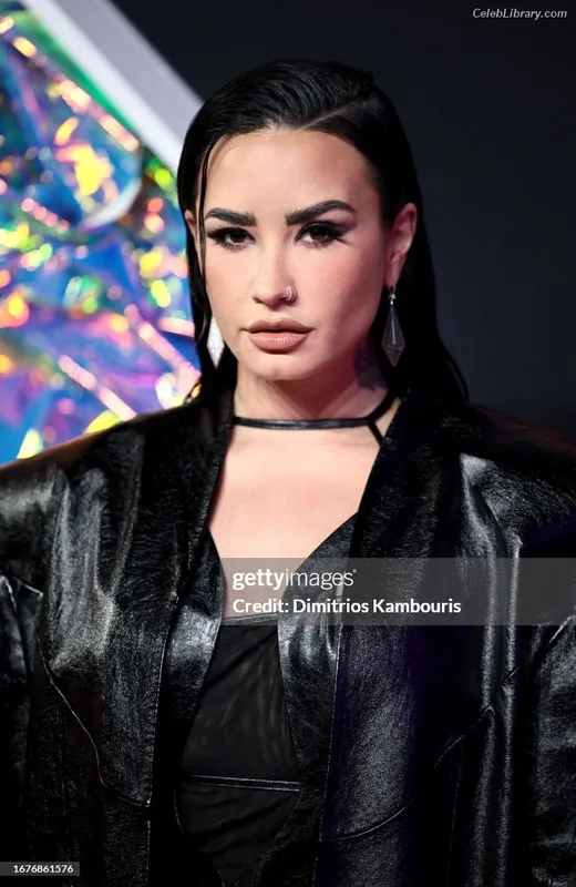 Demi Lovato photo 16 of 1234