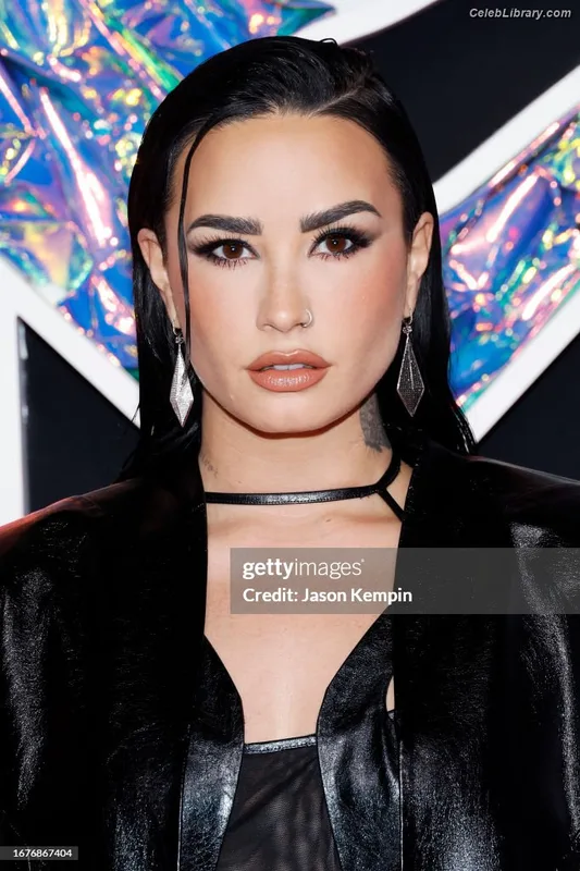 Demi Lovato photo 19 of 1234