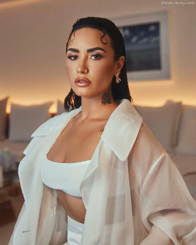 Demi Lovato photo 24 of 1234