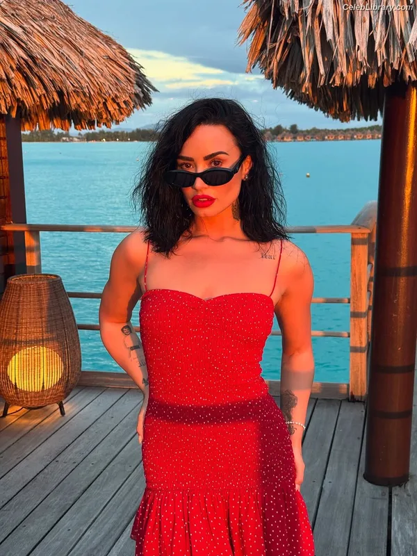 Demi Lovato photo 8 of 1234